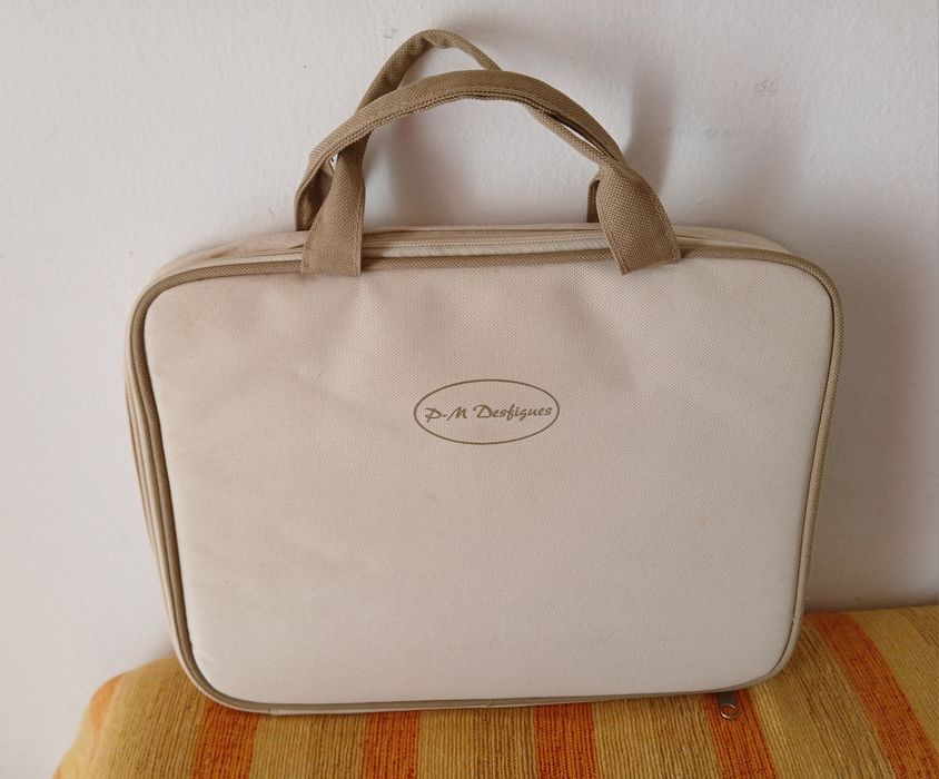 Conjunto vintage de talheres em maleta comprados à Redoute