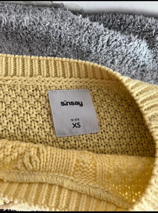 Sweter żółty ,lekkie wzorki