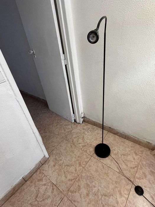 Candeeiros IKEA JANSJÖ pretos – 3 unidades (2 de pé + 1 de secretária)