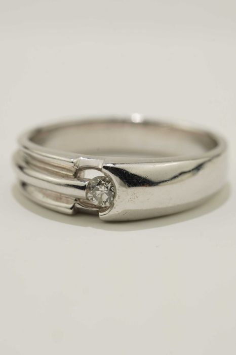 Złoty pierścionek z brylantem 3,65g 14k