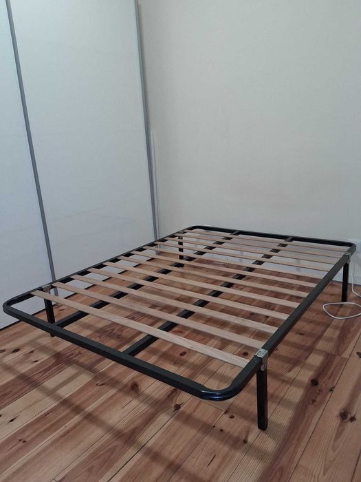 Estrado cama casal c/ pernas 140 x 190 cm