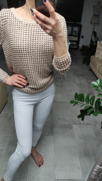 Piękny sweter z rozcięciem na plecach rozm S oversize