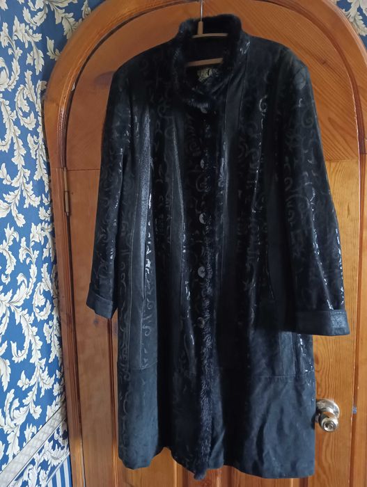 Весняне жіноче пальто з натуральної замші