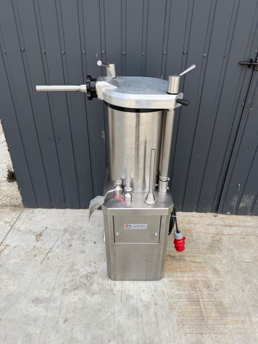 Nadziewarka 30L do Kiełbas hydrauliczna , szpryca Fuerpla