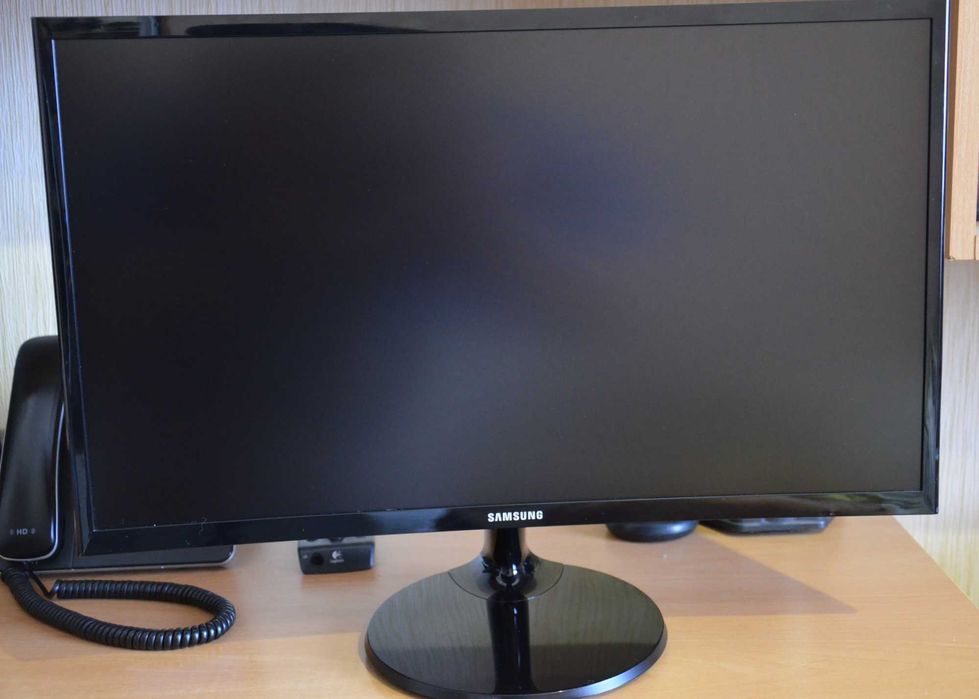 Монітор 23.5"  Samsung  Curved LC24F390FHIXCI