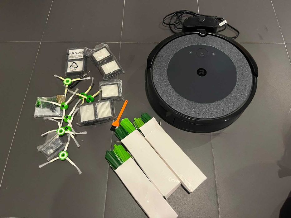 Aspirador Robô IROBOT Roomba I5 Cinzento texturizado