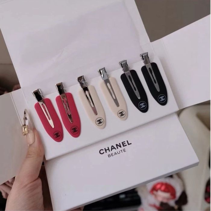 Набір заколок chanel