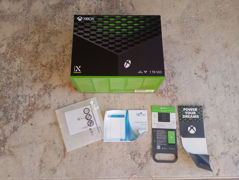 Продам консоль X-Box series X на 1 тб+ джойстик та оригінальні навушни