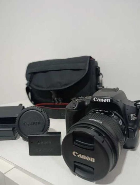 Câmera Canon 250D com lente + bateria (c/ carregador) + bolsa