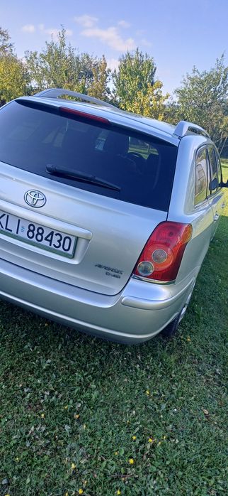 Toyota avensis 2.2