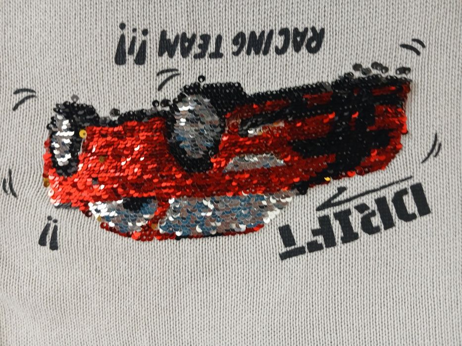 Sweter z cekinami
