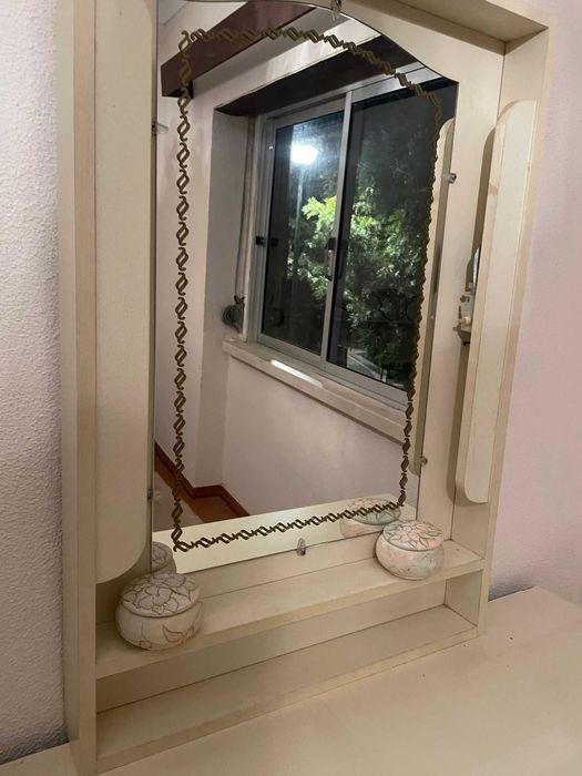 Cómoda Vanity Branco em Ótimo Estado com Gavetas de Abertura Suave