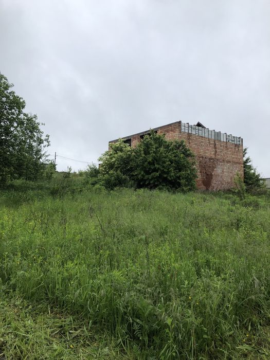 Продам земельну ділянку з недобудовою