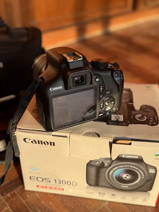 Máquina Fotográfica Reflex Canon EOS 1300D 18-55IS