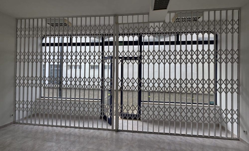 Grade de segurança metálica extensível (tipo leque)