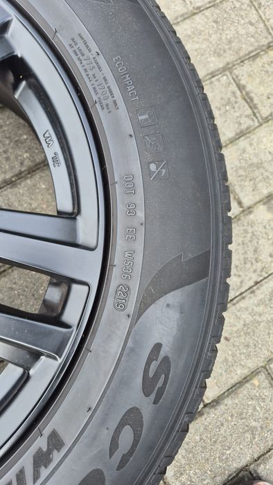Alufelgi 17 cali 5 x 112 z oponami zimowymi Seat