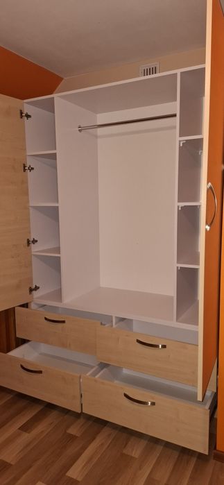 Regał na książki. Stan idealny.