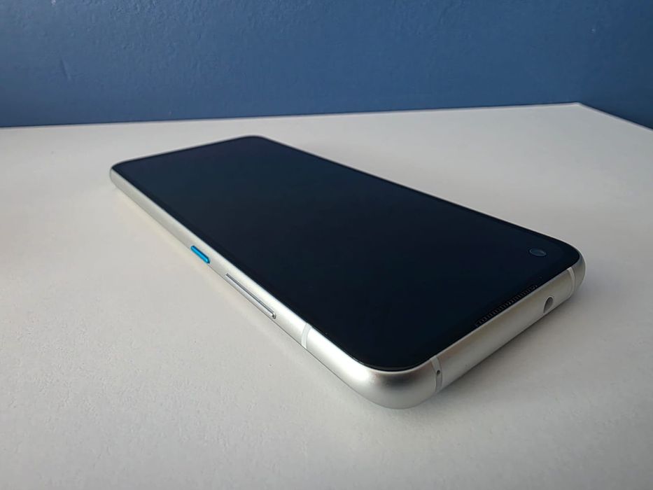 ASUS Zenfone 8 8/128 GB odnowiony mały jak