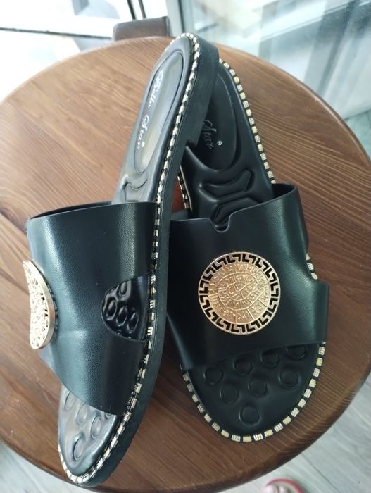 Klapki damskie czarne