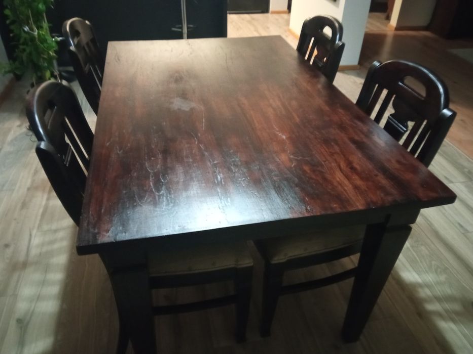 Stół dębowy z krzesłami