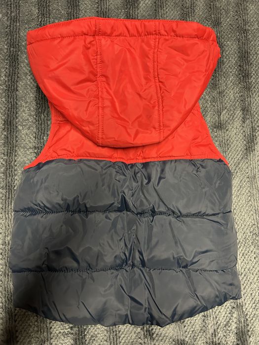 Bezrekawnik z odpinanym kapturem