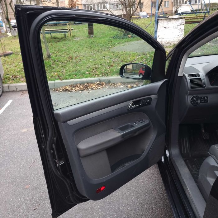 Продам Volkswagen Touran 1.4 TSi