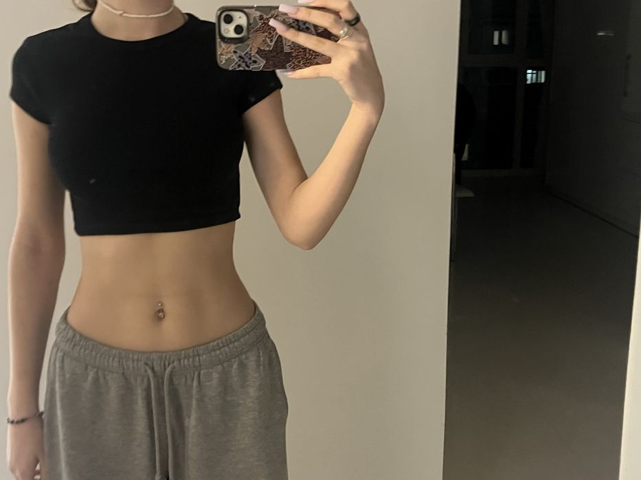 топик чорний короткий