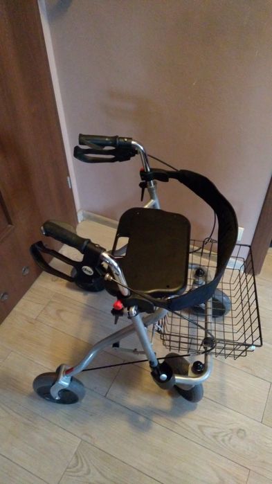 Blkonik,Chodzik drive dla osoby starszej na kółkach z siedziskiem i ha