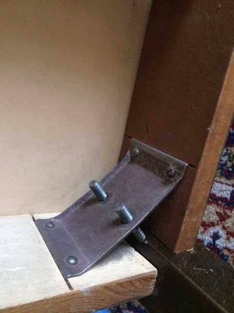 Стол обеденный деревянный