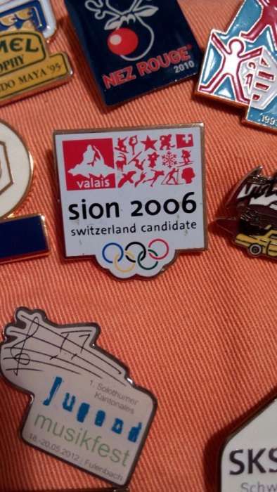 Pin metálico bom estado