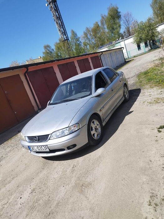 Sprzedaję Opla Vectrę B.