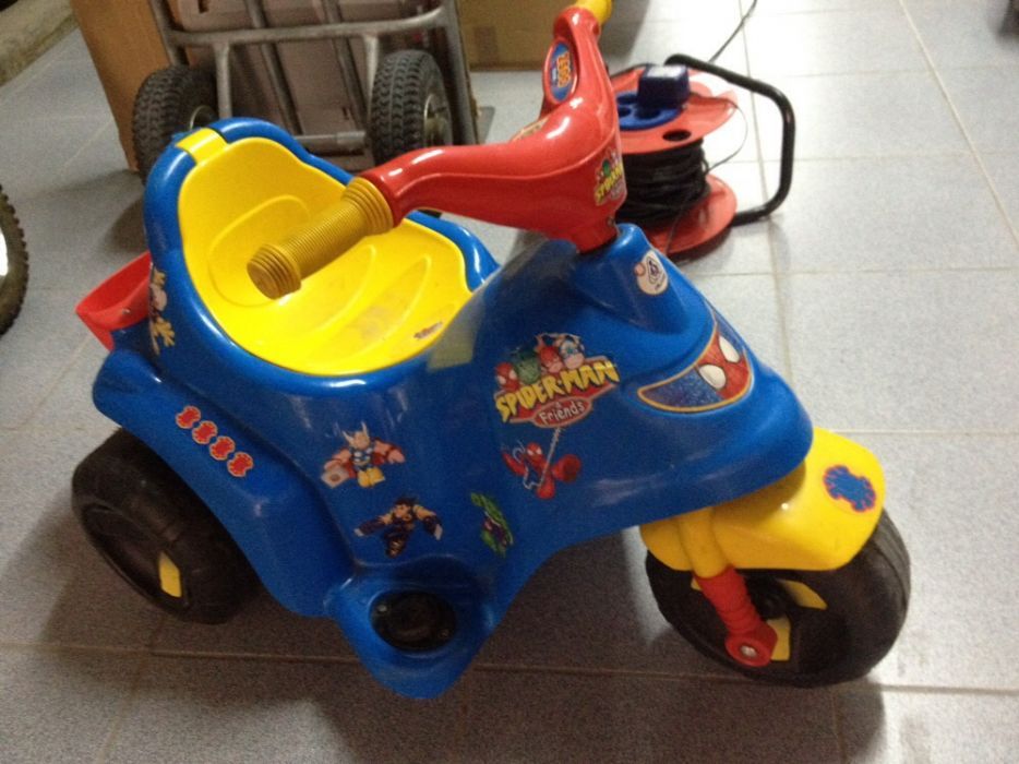 Triciclo a bateria Spider man