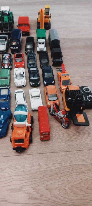 Машинки-модельки металеві