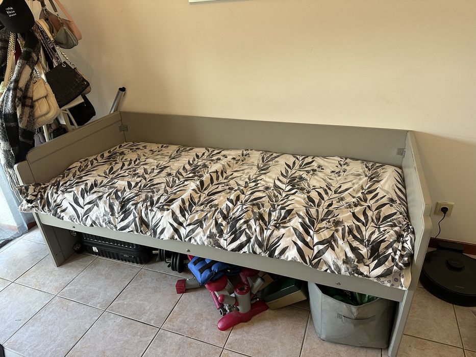 Cama de solteiro com colchao