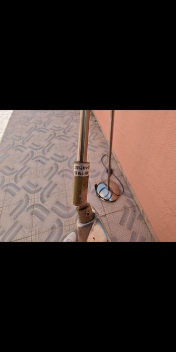 Candeeiro de pé alto