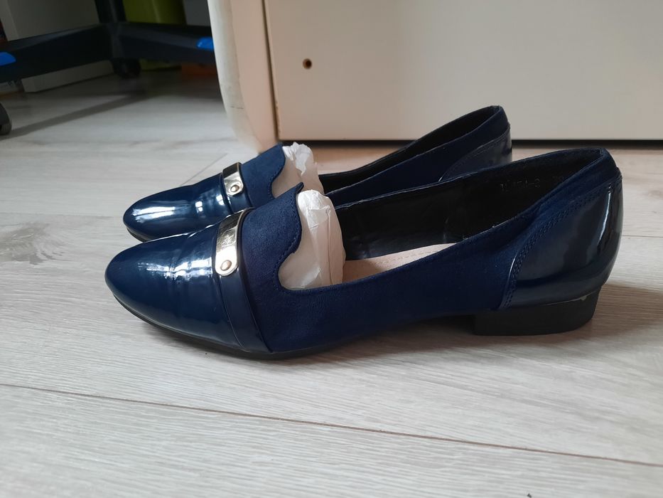 Eleganckie czółenka, r. 39.