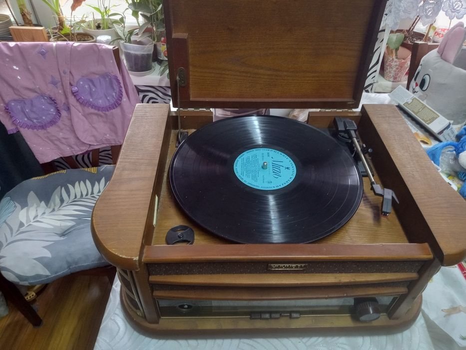 Sprzedam  gramofon 5 w 1 retro.