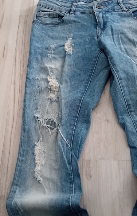 NIE sprzedaję TANICH  rzeczy! >bo sprzedaję dobre! ONLY jeansy damskie 29/34 , /pas 40 cm/ z dziurami