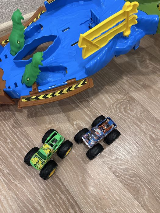 Трек Hot wheels Monster Trucks