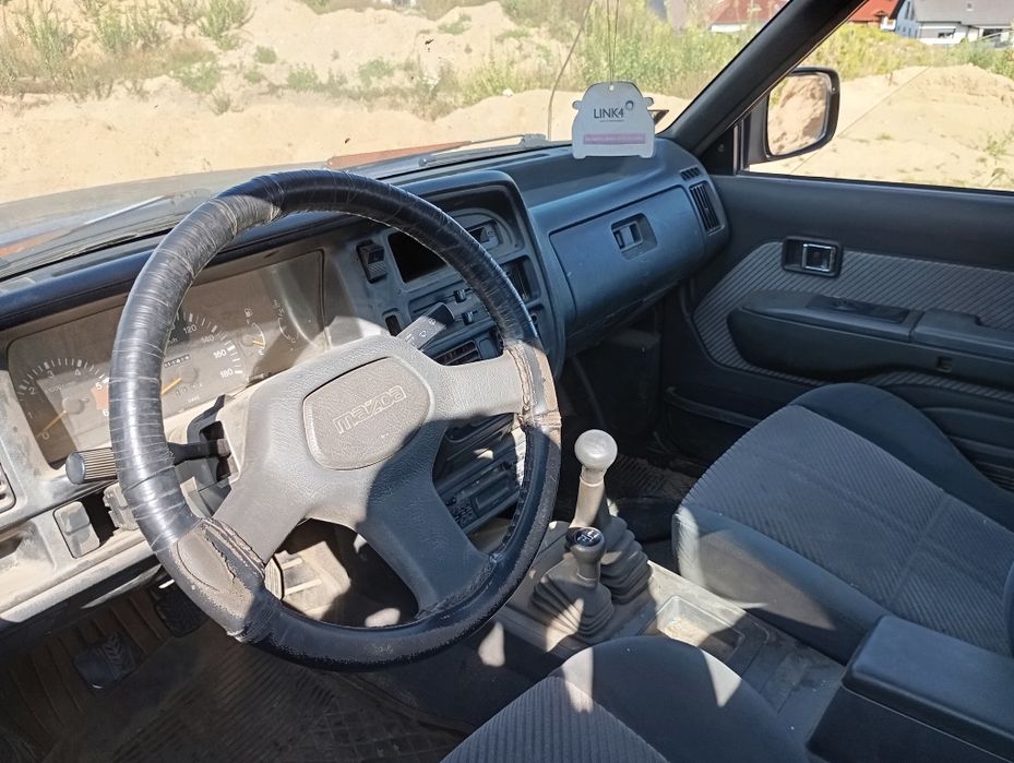 MAZDA B2500 pickup 4x4