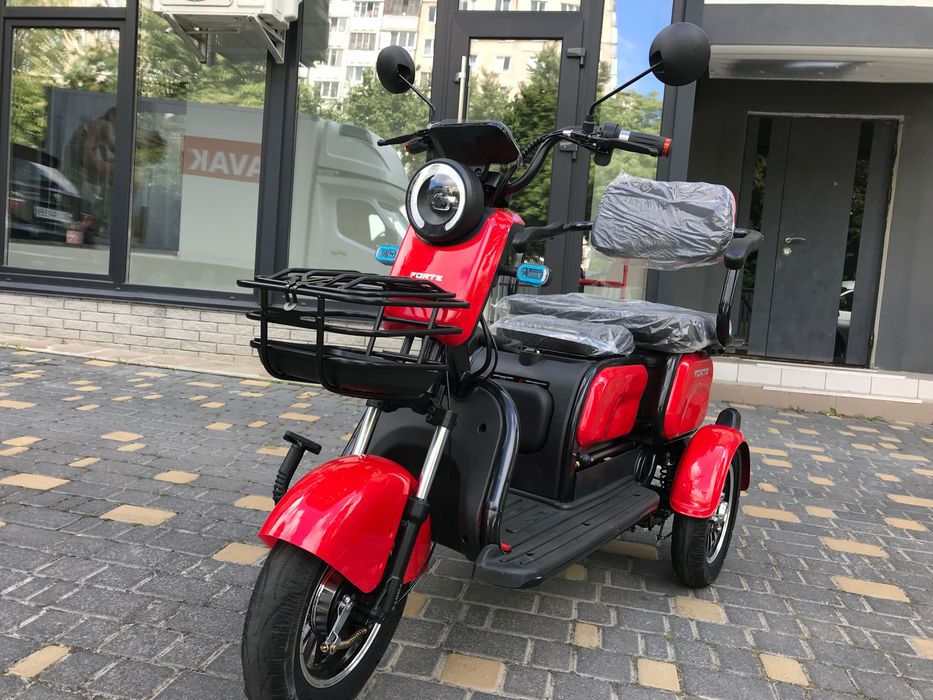 Електроскутер трьохколісний