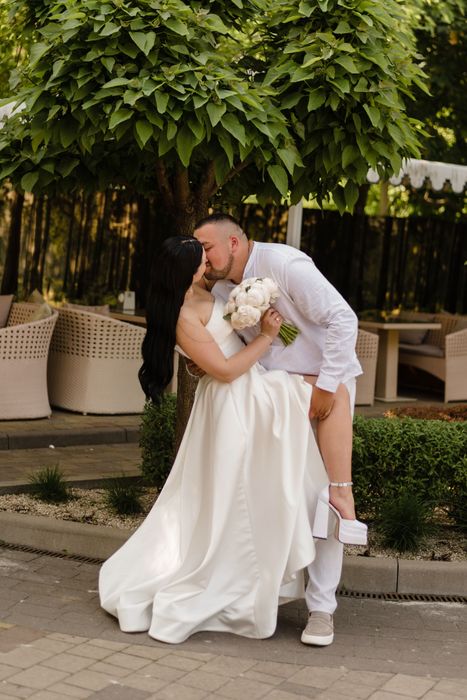 Весільне атласне  плаття