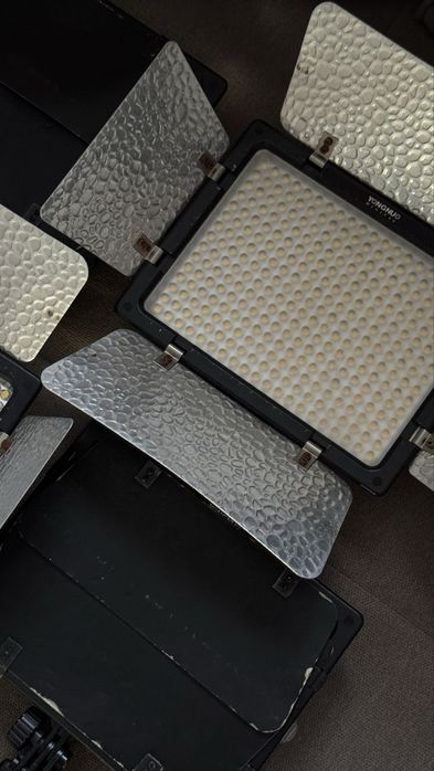 Світло Yongnuo YN-300 III