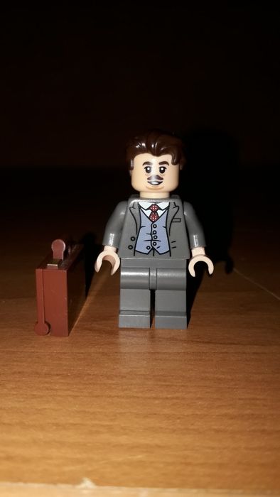 Фигурка LEGO. Якоб Ковальски с чемоданом. Фантастические Твари. Jacob Kowalski. Fantastic Beasts.
