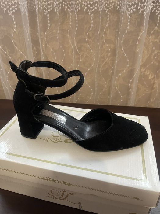 Жіночі відкриті елегантні туфлі від Gabor