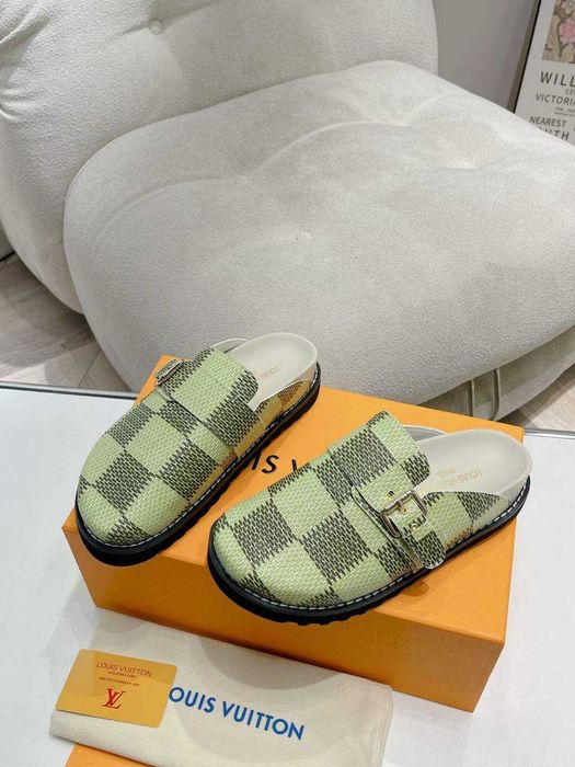 Louis Vuitton Buty, sandaly klapki, skora 180205