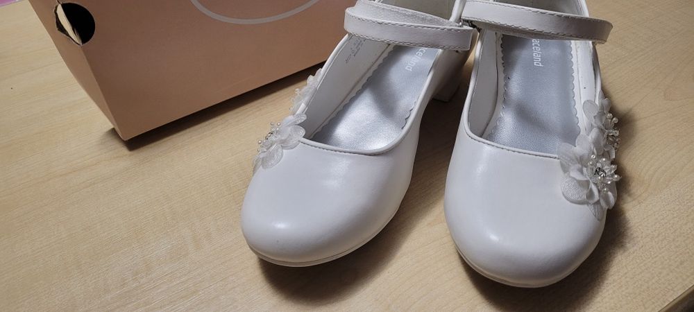 Buty białe komunijne
