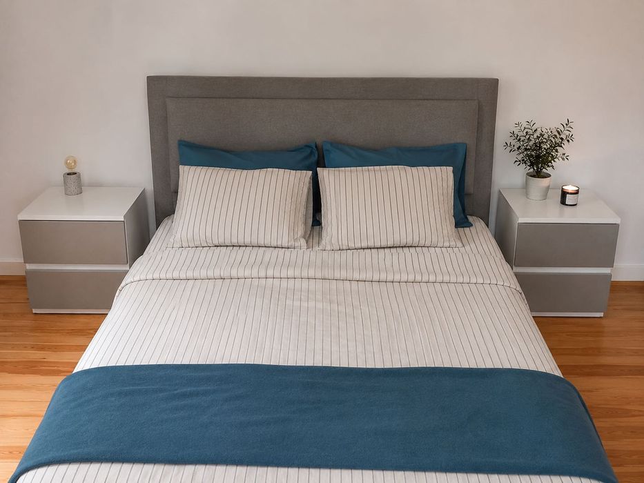 Mesa de cabeceira moderna – 40 € (cada)