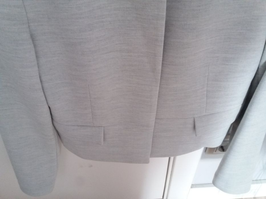 Casaco curto cinza claro novo