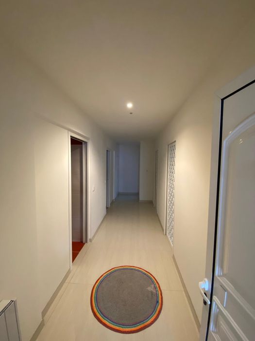 Quarto independente confortável e bem localiza